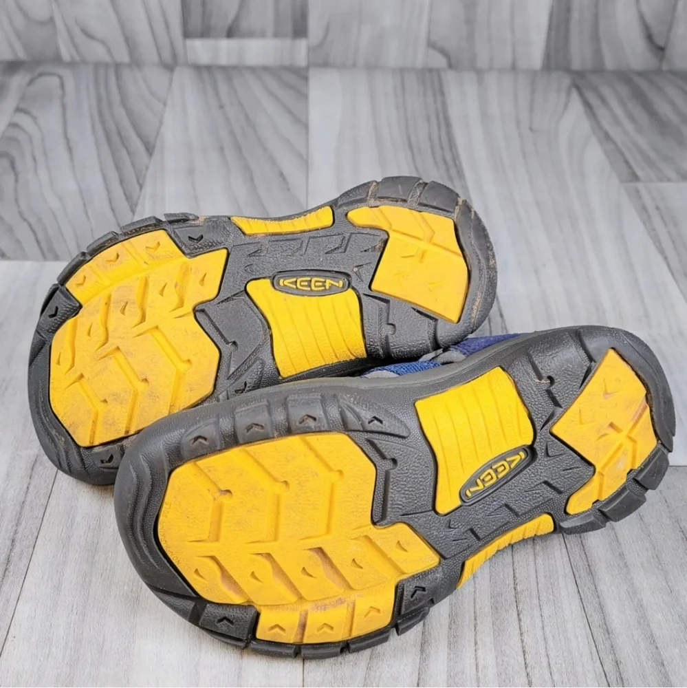 Kids Blue Outdoor Sandal - Breathable Closed-Toe Water Shoe